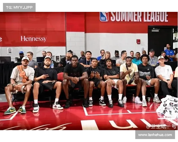 NBA啦啦队的魅力与力量揭秘 他们如何在赛场内外点燃激情 NBA啦啦队的魅力与力量揭秘 他们如何在赛场内外点燃激情