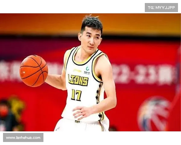 周琦抵达杭州与四川队会合 自嘲打不过就加入 孙铭徽调侃其为波兰人 周琦抵达杭州与四川队会合 自嘲打不过就加入 孙铭徽调侃其为波兰人